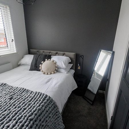 Uber Stylish 3 Bedroom Home Off Road Parking Near Town Centre And Bike Park Wales Merthyr Tydfil Buitenkant foto