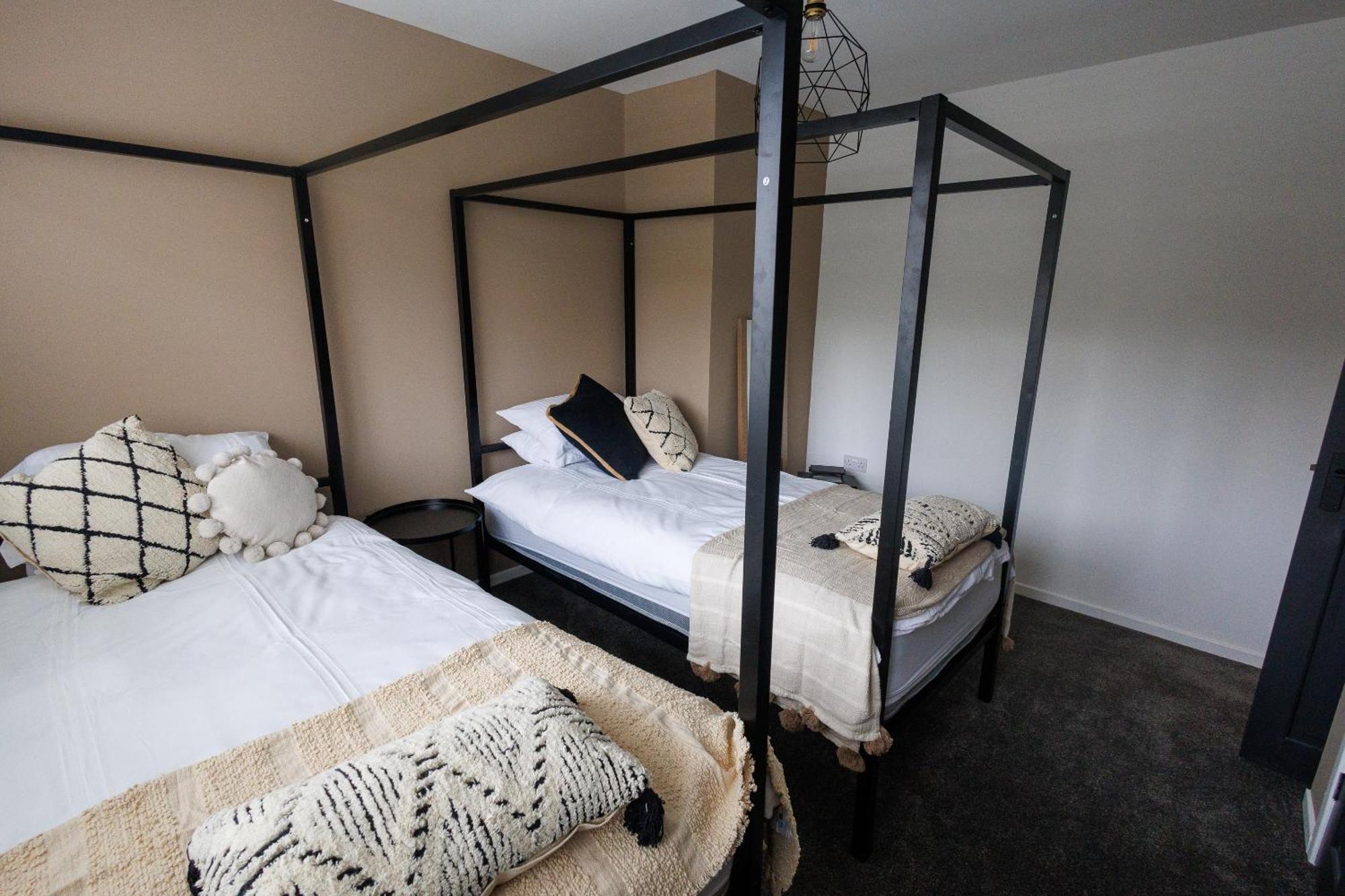 Uber Stylish 3 Bedroom Home Off Road Parking Near Town Centre And Bike Park Wales Merthyr Tydfil Buitenkant foto