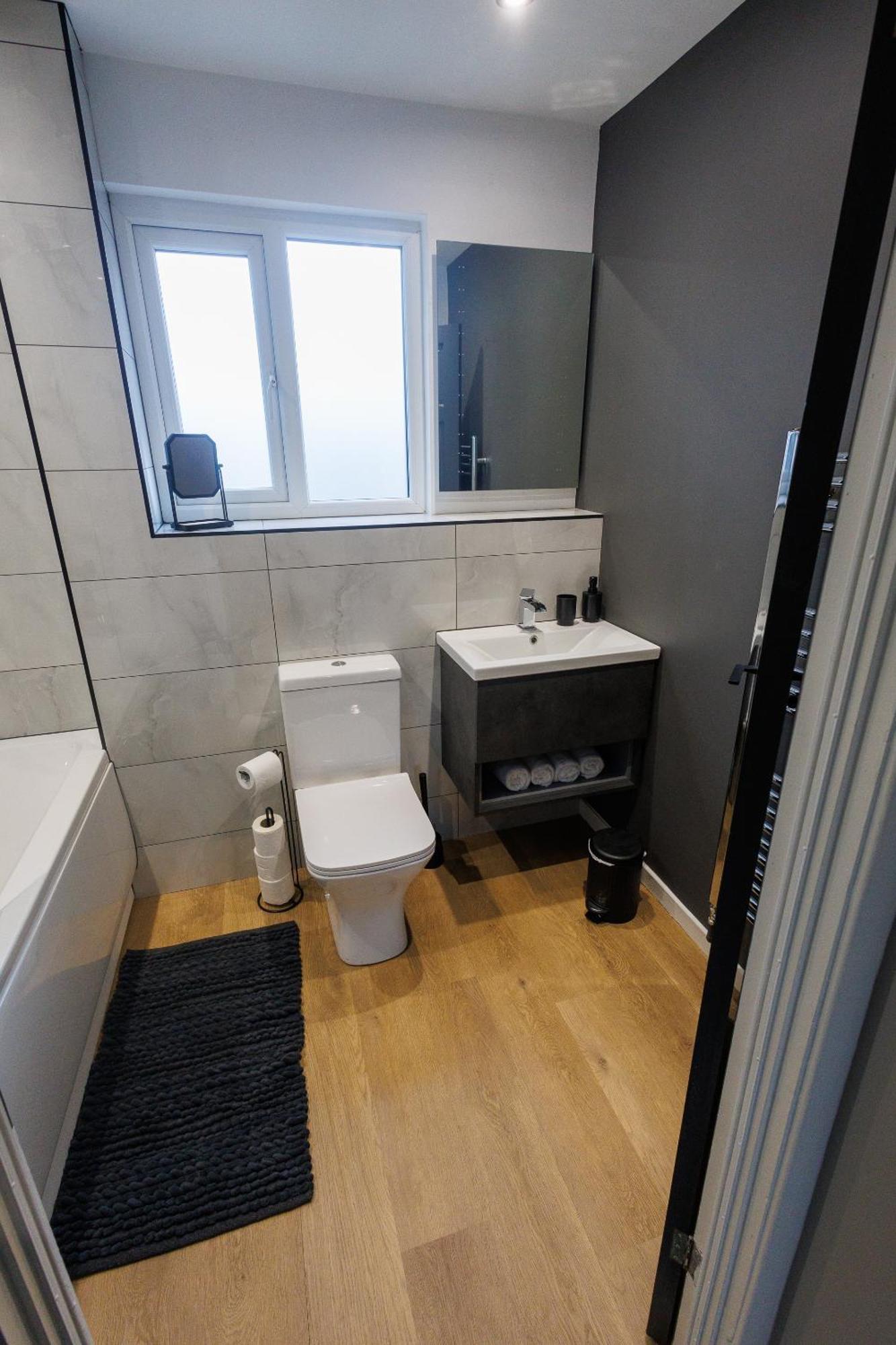Uber Stylish 3 Bedroom Home Off Road Parking Near Town Centre And Bike Park Wales Merthyr Tydfil Buitenkant foto