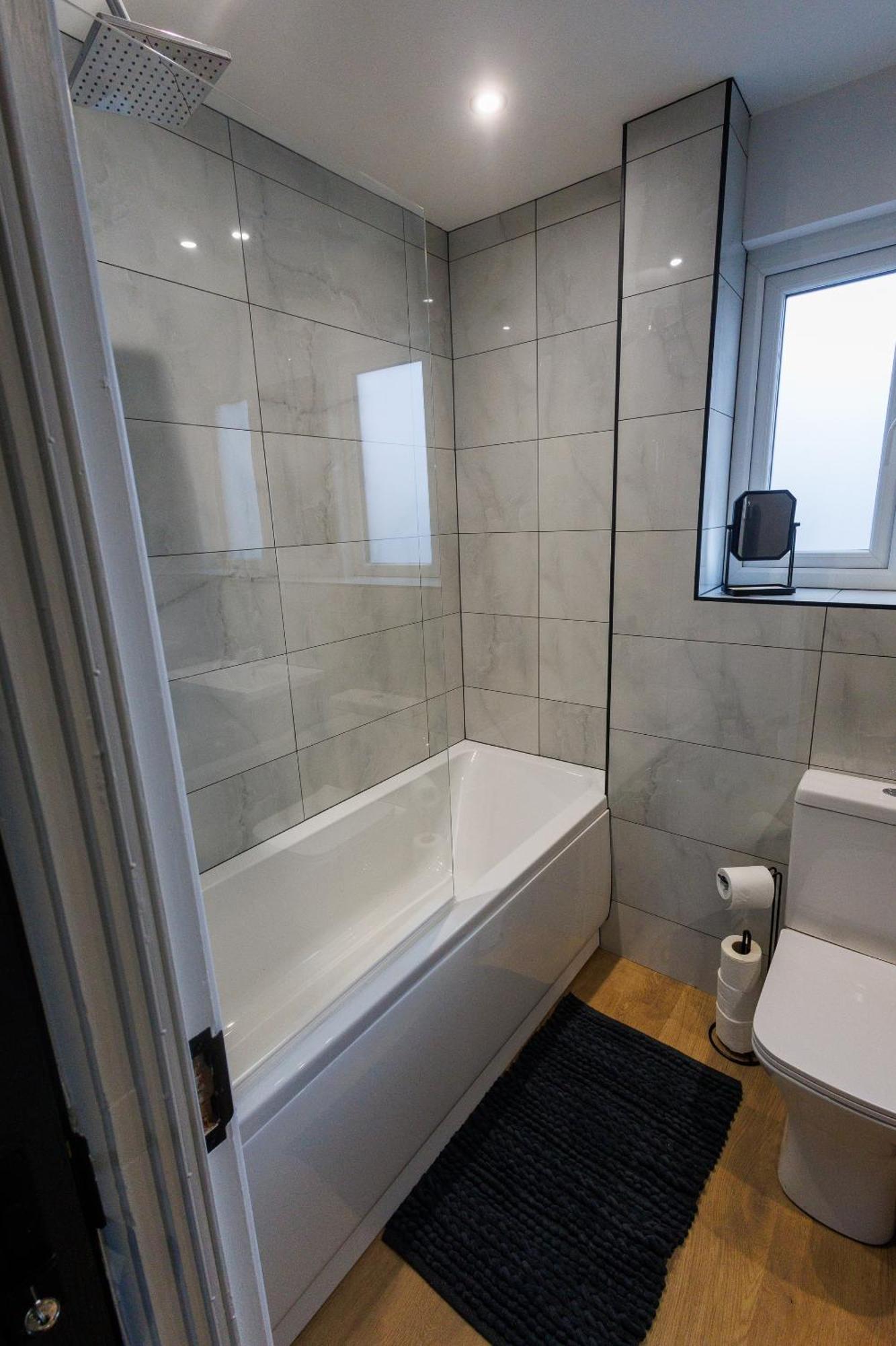Uber Stylish 3 Bedroom Home Off Road Parking Near Town Centre And Bike Park Wales Merthyr Tydfil Buitenkant foto