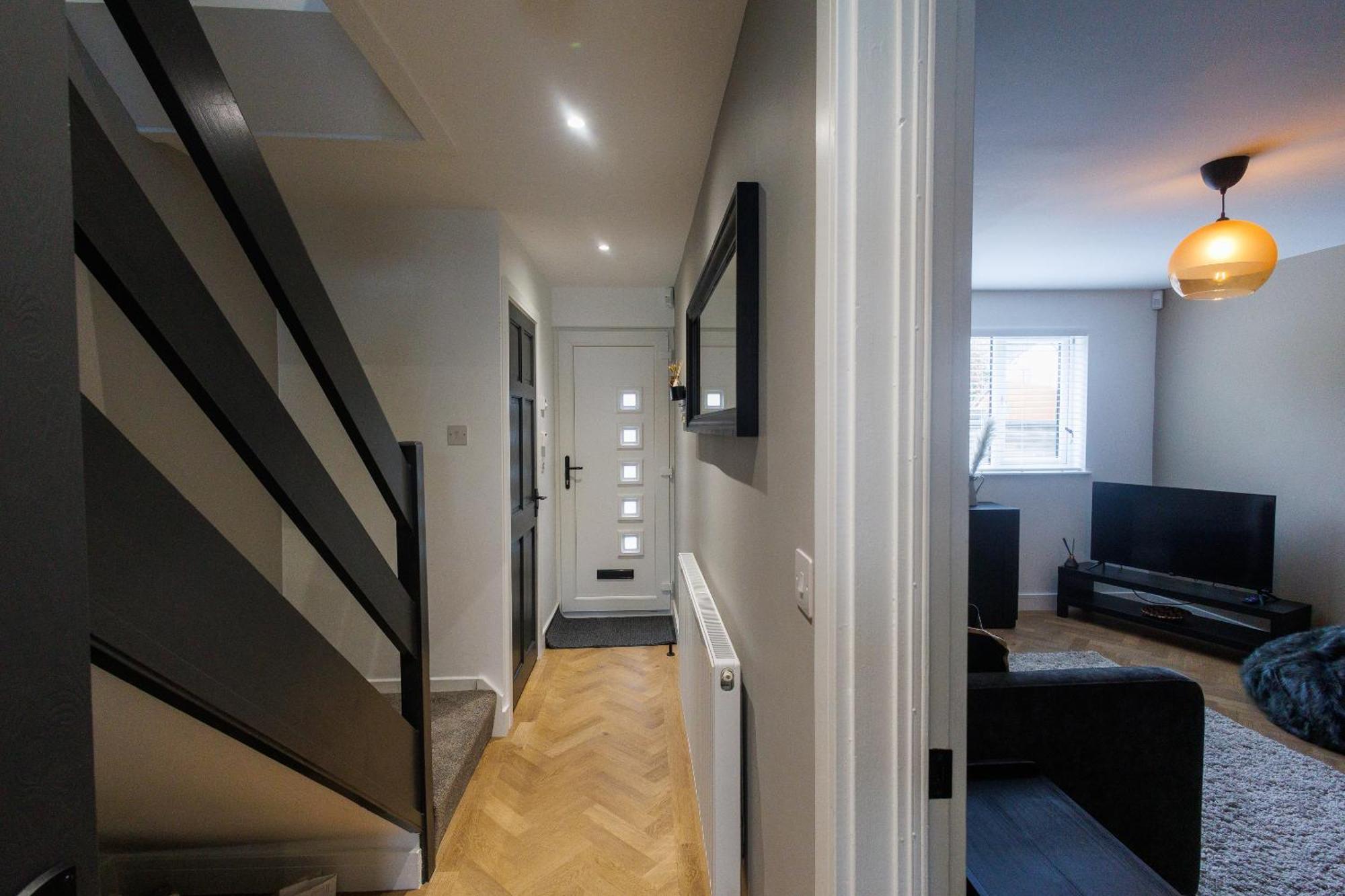Uber Stylish 3 Bedroom Home Off Road Parking Near Town Centre And Bike Park Wales Merthyr Tydfil Buitenkant foto