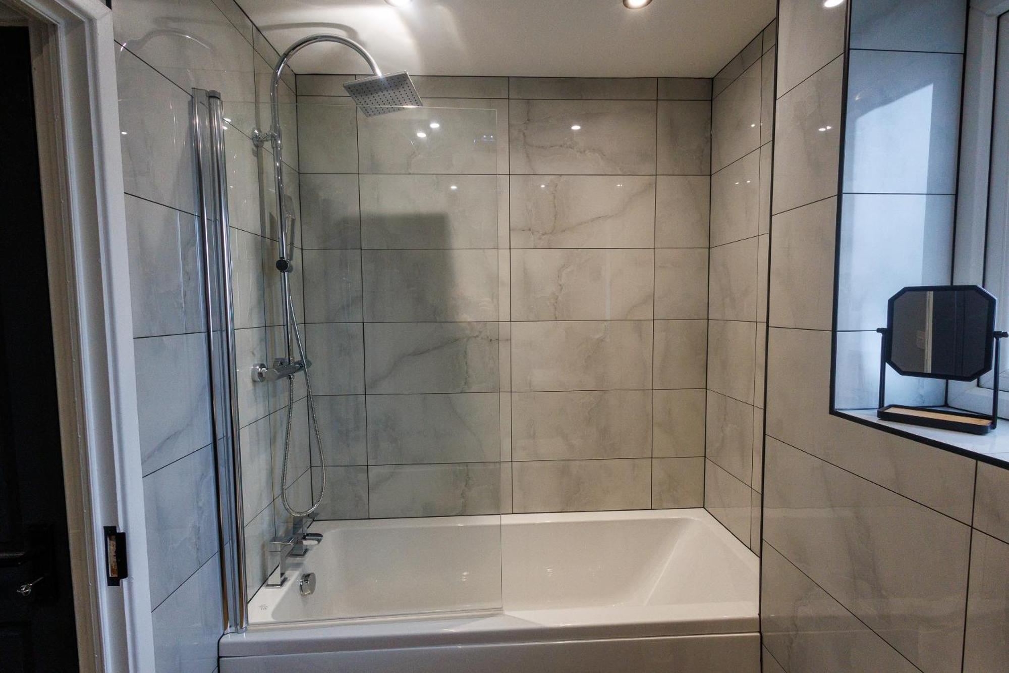 Uber Stylish 3 Bedroom Home Off Road Parking Near Town Centre And Bike Park Wales Merthyr Tydfil Buitenkant foto