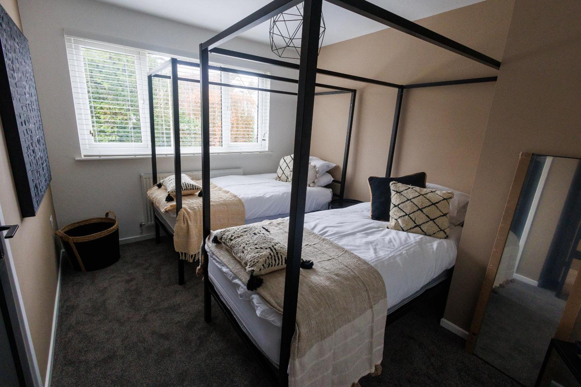 Uber Stylish 3 Bedroom Home Off Road Parking Near Town Centre And Bike Park Wales Merthyr Tydfil Buitenkant foto