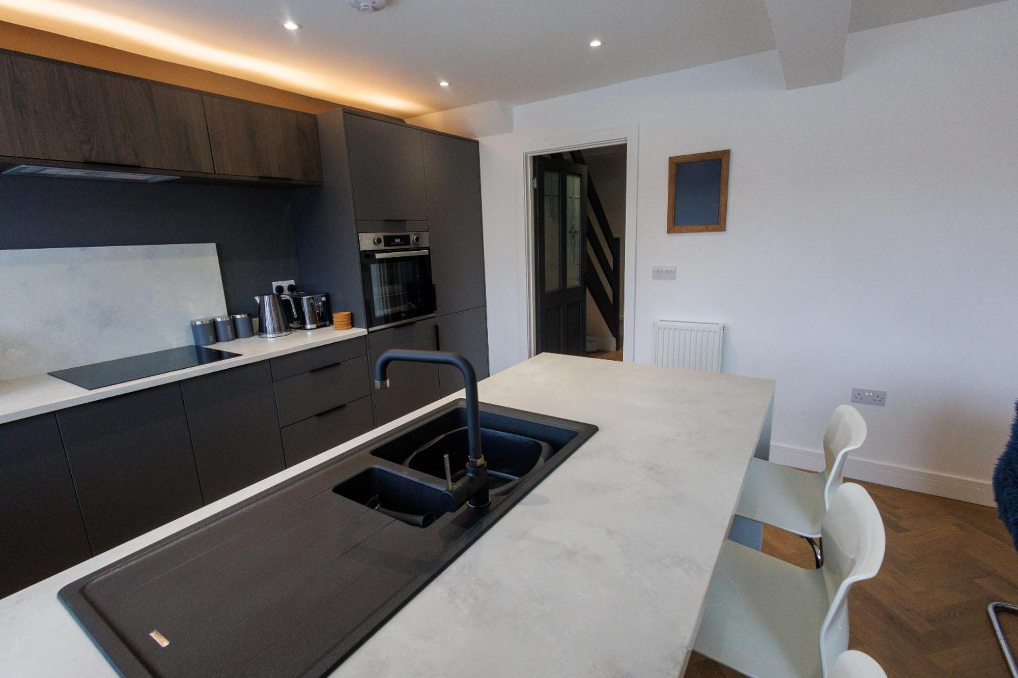 Uber Stylish 3 Bedroom Home Off Road Parking Near Town Centre And Bike Park Wales Merthyr Tydfil Buitenkant foto